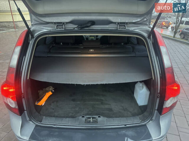 Серый Вольво В50, объемом двигателя 2 л и пробегом 281 тыс. км за 4650 $, фото 9 на Automoto.ua