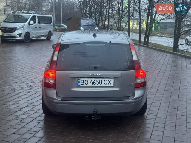 Серый Вольво В50, объемом двигателя 2 л и пробегом 281 тыс. км за 4650 $, фото 4 на Automoto.ua