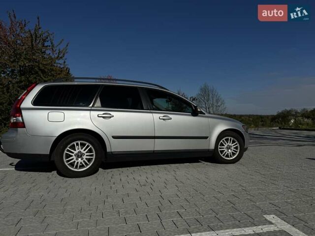 Сірий Вольво V50, об'ємом двигуна 1.6 л та пробігом 300 тис. км за 5600 $, фото 1 на Automoto.ua