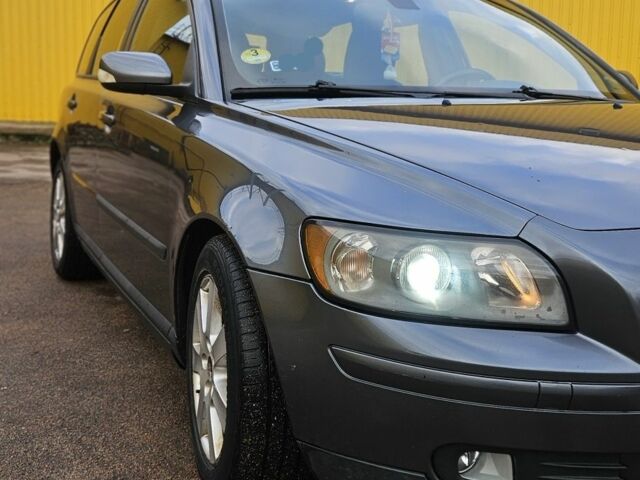 Серый Вольво В50, объемом двигателя 2 л и пробегом 360 тыс. км за 2550 $, фото 5 на Automoto.ua