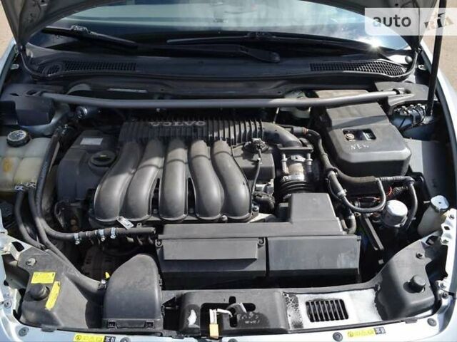 Сірий Вольво V50, об'ємом двигуна 2.44 л та пробігом 345 тис. км за 6400 $, фото 18 на Automoto.ua