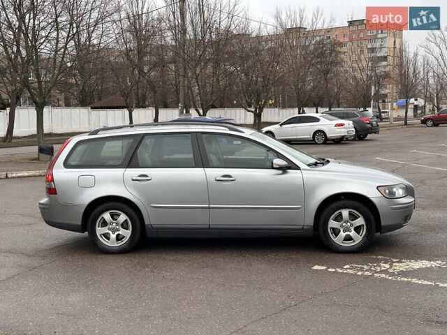Сірий Вольво V50, об'ємом двигуна 1.6 л та пробігом 243 тис. км за 5500 $, фото 2 на Automoto.ua