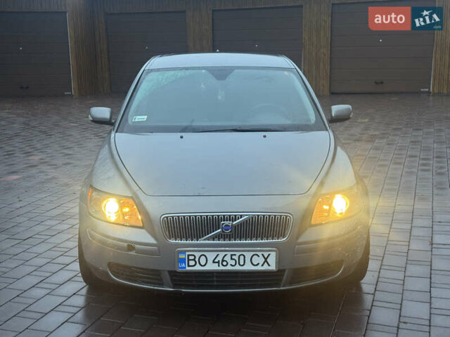 Серый Вольво В50, объемом двигателя 2 л и пробегом 281 тыс. км за 4650 $, фото 7 на Automoto.ua