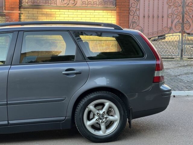 Сірий Вольво V50, об'ємом двигуна 2 л та пробігом 359 тис. км за 3754 $, фото 7 на Automoto.ua