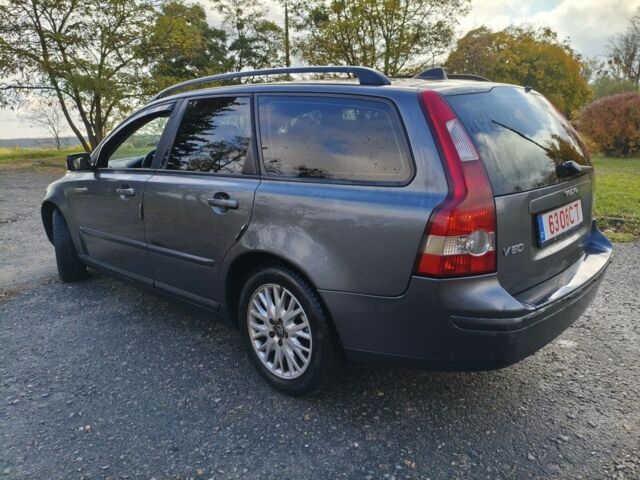 Серый Вольво В50, объемом двигателя 1.6 л и пробегом 300 тыс. км за 3400 $, фото 5 на Automoto.ua