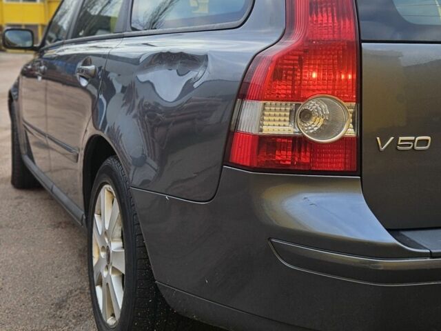 Серый Вольво В50, объемом двигателя 2 л и пробегом 360 тыс. км за 2550 $, фото 14 на Automoto.ua