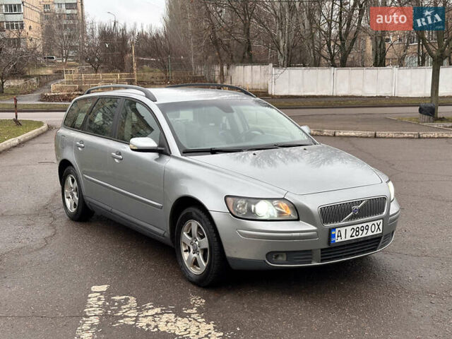 Сірий Вольво V50, об'ємом двигуна 1.6 л та пробігом 243 тис. км за 5500 $, фото 1 на Automoto.ua