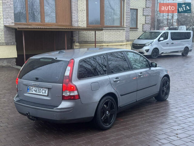 Серый Вольво В50, объемом двигателя 2 л и пробегом 281 тыс. км за 4650 $, фото 2 на Automoto.ua