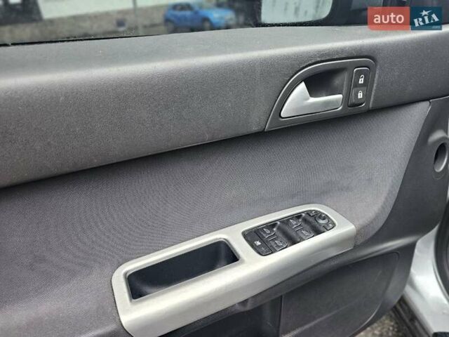 Серый Вольво В50, объемом двигателя 1.6 л и пробегом 290 тыс. км за 5900 $, фото 19 на Automoto.ua