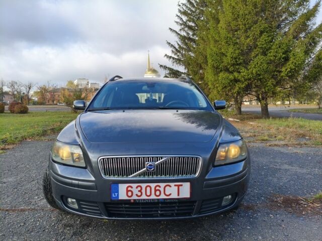 Серый Вольво В50, объемом двигателя 1.6 л и пробегом 300 тыс. км за 3400 $, фото 1 на Automoto.ua