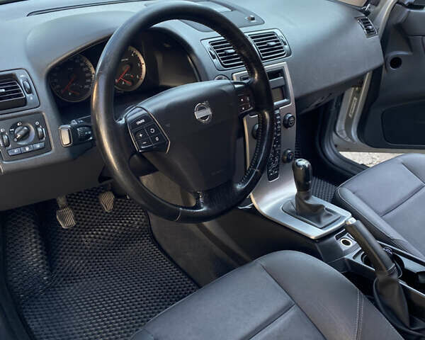 Сірий Вольво V50, об'ємом двигуна 2 л та пробігом 265 тис. км за 4850 $, фото 10 на Automoto.ua