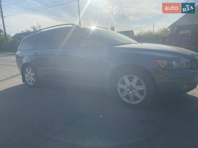 Серый Вольво В50, объемом двигателя 2 л и пробегом 314 тыс. км за 5800 $, фото 3 на Automoto.ua