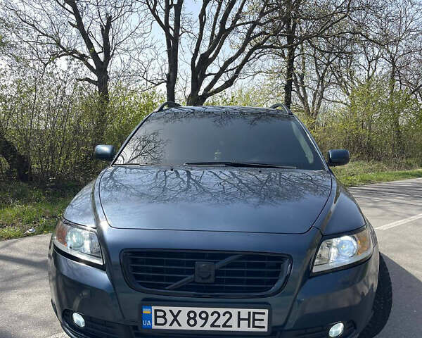 Серый Вольво В50, объемом двигателя 2 л и пробегом 380 тыс. км за 6300 $, фото 2 на Automoto.ua