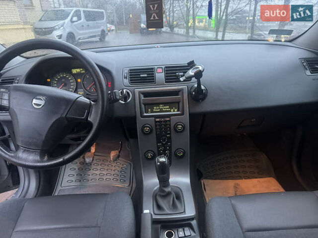 Серый Вольво В50, объемом двигателя 2 л и пробегом 281 тыс. км за 4650 $, фото 12 на Automoto.ua