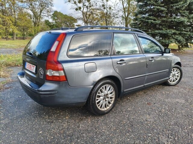 Серый Вольво В50, объемом двигателя 1.6 л и пробегом 300 тыс. км за 3400 $, фото 4 на Automoto.ua