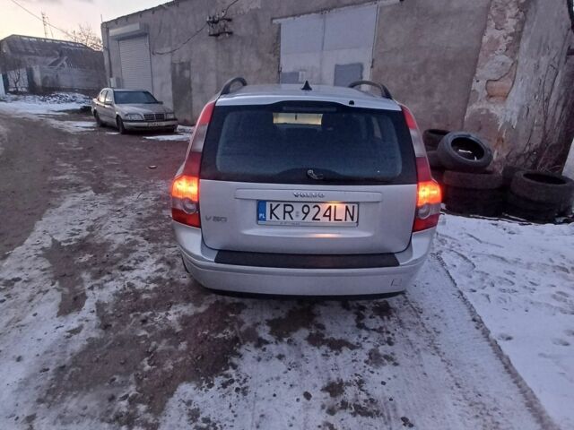 Сірий Вольво V50, об'ємом двигуна 2 л та пробігом 328 тис. км за 2800 $, фото 1 на Automoto.ua