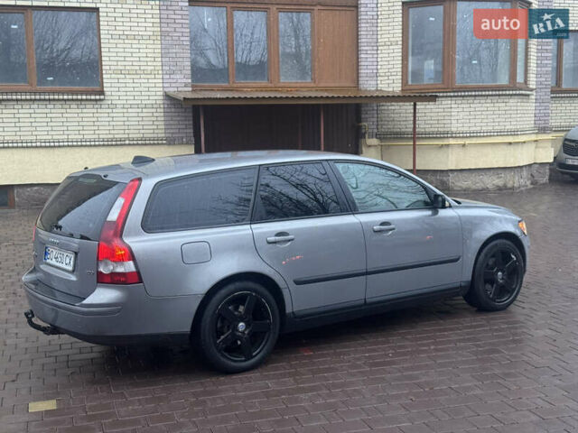 Серый Вольво В50, объемом двигателя 2 л и пробегом 281 тыс. км за 4650 $, фото 3 на Automoto.ua