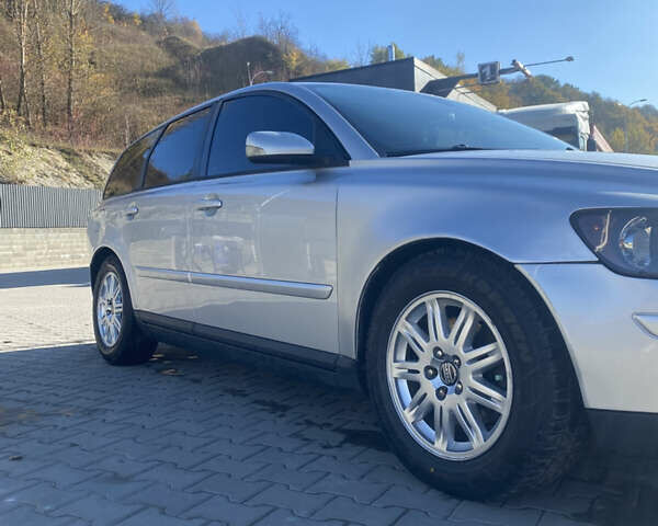 Сірий Вольво V50, об'ємом двигуна 2 л та пробігом 265 тис. км за 4850 $, фото 5 на Automoto.ua