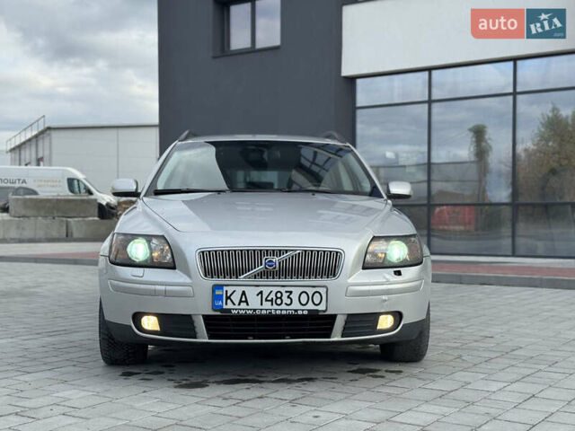 Вольво В50 2005 в Ивано-Франковске на Automoto.ua Серый Вольво В50, объемом двигателя 2.5 л и пробегом 382 тыс. км за 6750 $, фото 2 на Automoto.ua
