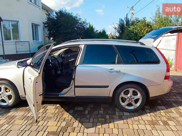 Сірий Вольво V50, об'ємом двигуна 1.6 л та пробігом 232 тис. км за 5800 $, фото 3 на Automoto.ua