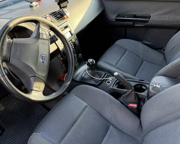 Серый Вольво В50, объемом двигателя 1.56 л и пробегом 350 тыс. км за 5230 $, фото 10 на Automoto.ua