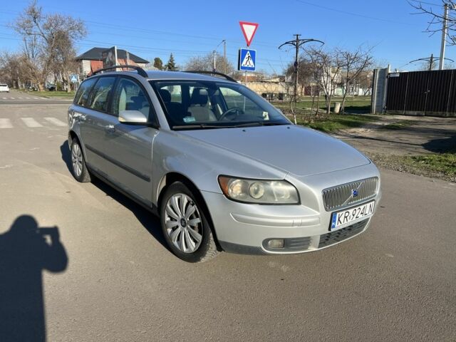 Серый Вольво В50, объемом двигателя 0 л и пробегом 250 тыс. км за 2499 $, фото 1 на Automoto.ua