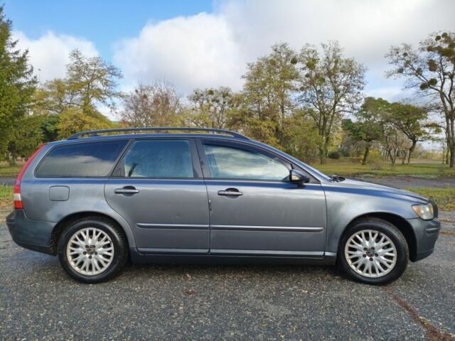 Серый Вольво В50, объемом двигателя 1.6 л и пробегом 300 тыс. км за 3400 $, фото 3 на Automoto.ua