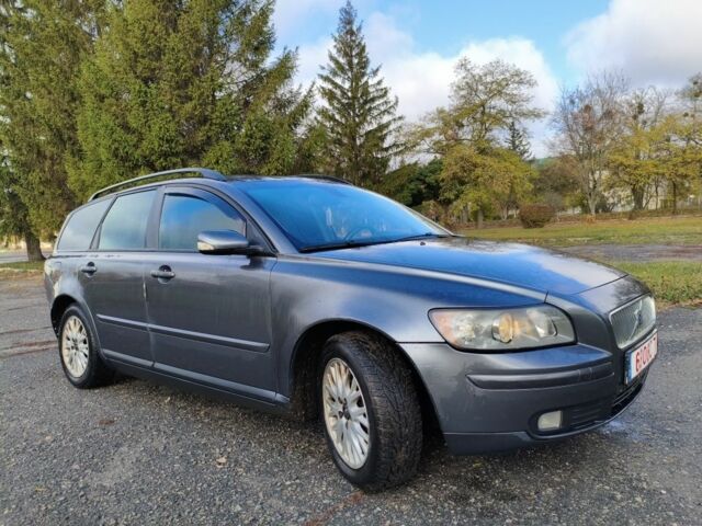 Серый Вольво В50, объемом двигателя 1.6 л и пробегом 300 тыс. км за 3400 $, фото 2 на Automoto.ua