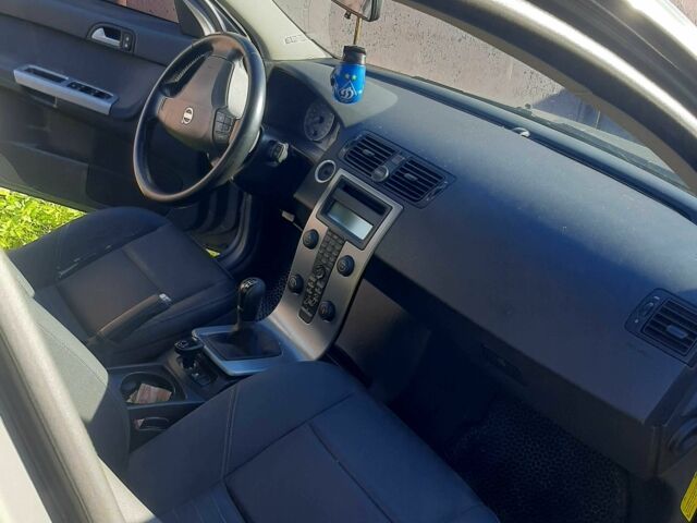 Серый Вольво В50, объемом двигателя 0 л и пробегом 200 тыс. км за 4787 $, фото 1 на Automoto.ua