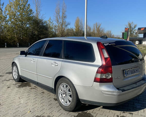 Сірий Вольво V50, об'ємом двигуна 2 л та пробігом 265 тис. км за 4850 $, фото 4 на Automoto.ua