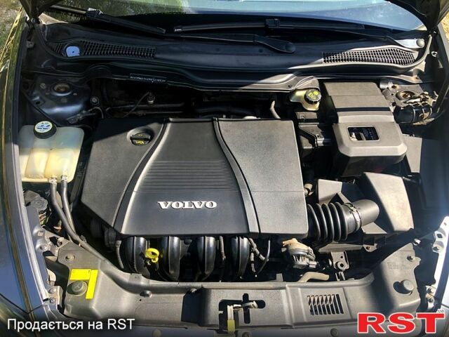 Серый Вольво В50, объемом двигателя 1.8 л и пробегом 200 тыс. км за 7100 $, фото 4 на Automoto.ua