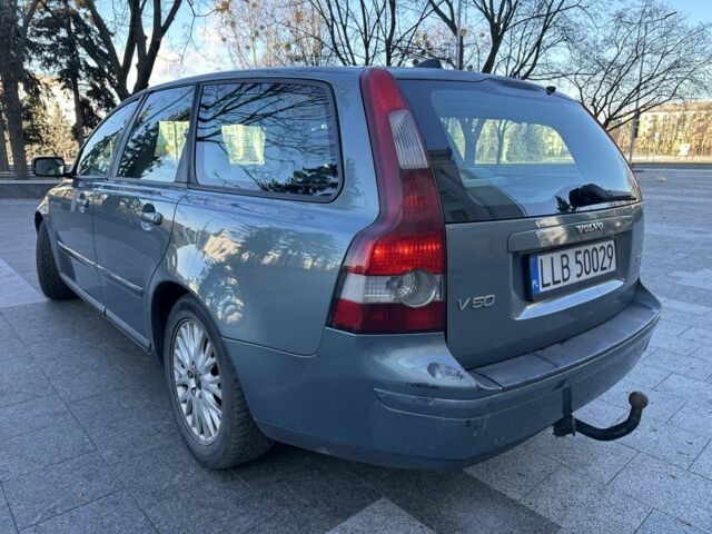 Серый Вольво В50, объемом двигателя 2 л и пробегом 403 тыс. км за 3000 $, фото 3 на Automoto.ua