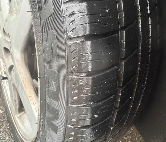 Сірий Вольво V50, об'ємом двигуна 0 л та пробігом 300 тис. км за 3021 $, фото 4 на Automoto.ua
