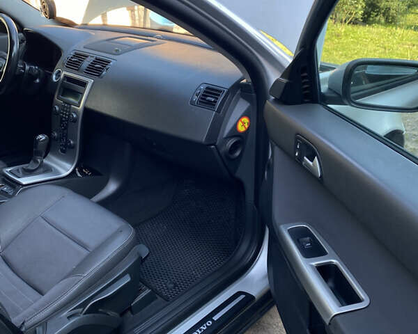 Сірий Вольво V50, об'ємом двигуна 2 л та пробігом 265 тис. км за 4850 $, фото 8 на Automoto.ua