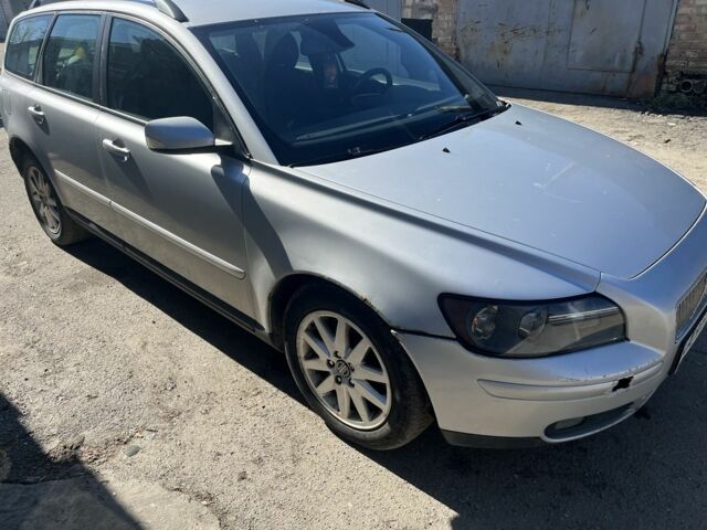 Сірий Вольво V50, об'ємом двигуна 2 л та пробігом 319 тис. км за 3900 $, фото 3 на Automoto.ua