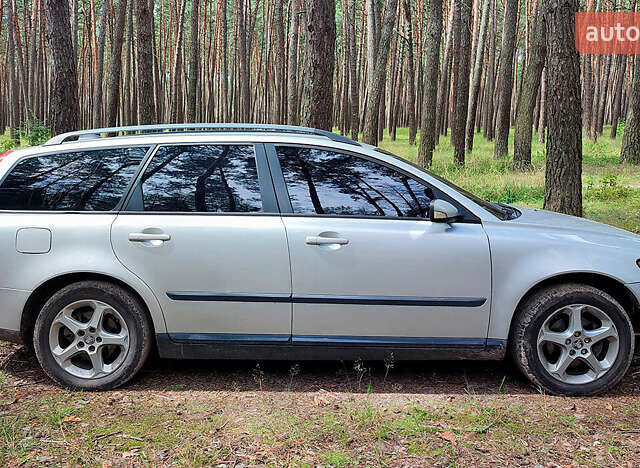 Сірий Вольво V50, об'ємом двигуна 1.6 л та пробігом 232 тис. км за 5800 $, фото 2 на Automoto.ua