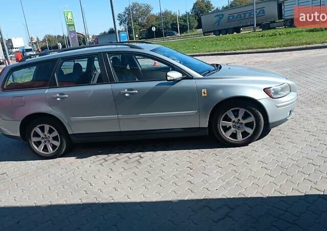 Серый Вольво В50, объемом двигателя 1.56 л и пробегом 320 тыс. км за 5200 $, фото 1 на Automoto.ua