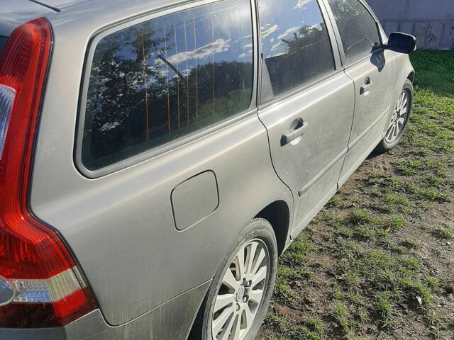 Серый Вольво В50, объемом двигателя 0 л и пробегом 200 тыс. км за 4787 $, фото 4 на Automoto.ua