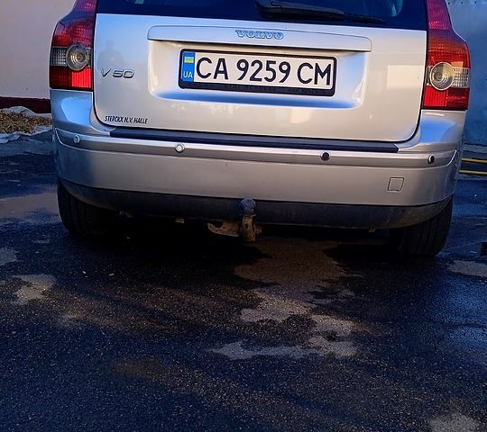 Серый Вольво В50, объемом двигателя 1.6 л и пробегом 333 тыс. км за 6000 $, фото 4 на Automoto.ua