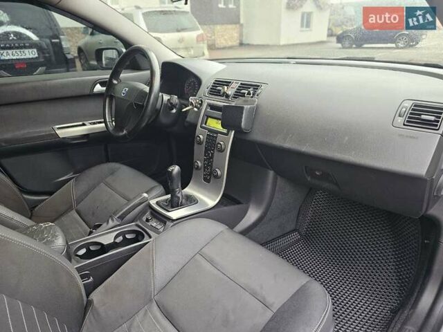 Серый Вольво В50, объемом двигателя 1.6 л и пробегом 290 тыс. км за 5900 $, фото 28 на Automoto.ua