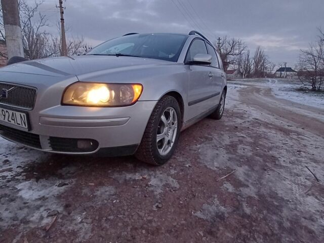 Сірий Вольво V50, об'ємом двигуна 2 л та пробігом 328 тис. км за 2800 $, фото 6 на Automoto.ua