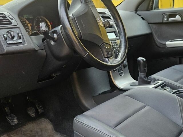 Серый Вольво В50, объемом двигателя 2 л и пробегом 360 тыс. км за 2550 $, фото 20 на Automoto.ua