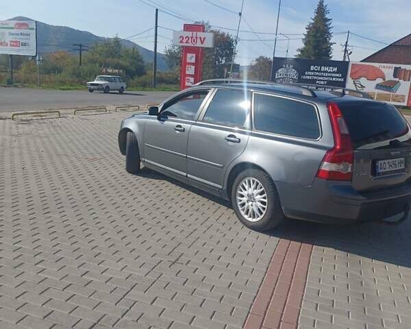 Серый Вольво В50, объемом двигателя 2 л и пробегом 232 тыс. км за 5200 $, фото 3 на Automoto.ua
