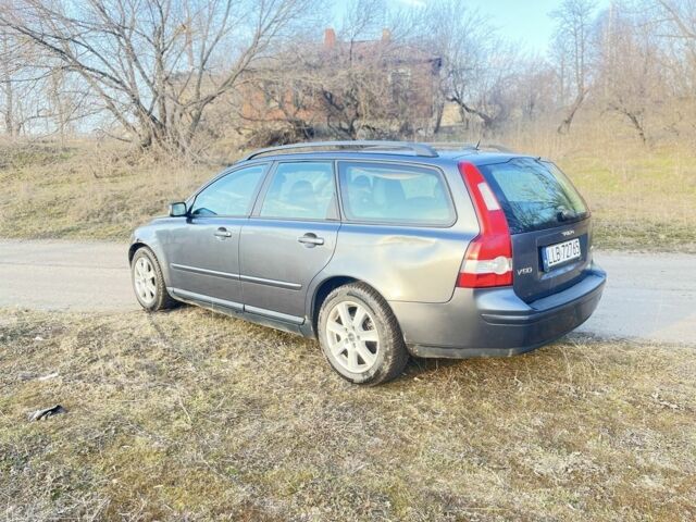 Сірий Вольво V50, об'ємом двигуна 2 л та пробігом 220 тис. км за 3450 $, фото 4 на Automoto.ua
