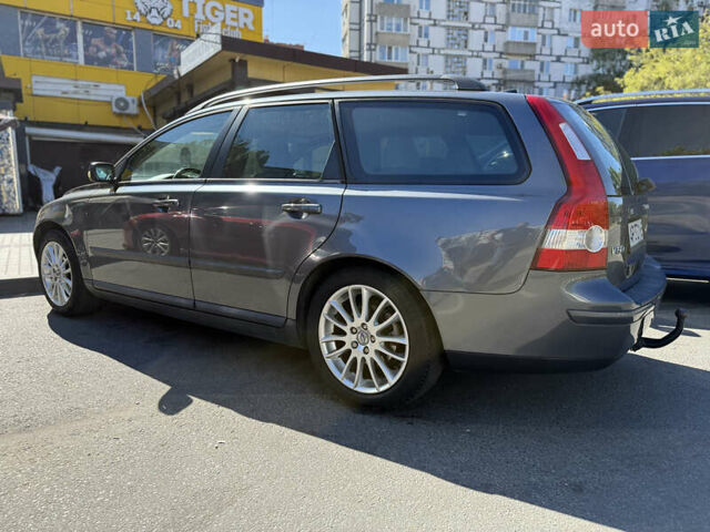 Серый Вольво В50, объемом двигателя 1.8 л и пробегом 130 тыс. км за 5100 $, фото 3 на Automoto.ua