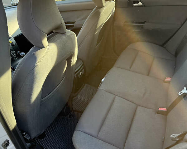 Серый Вольво В50, объемом двигателя 1.56 л и пробегом 350 тыс. км за 5230 $, фото 11 на Automoto.ua