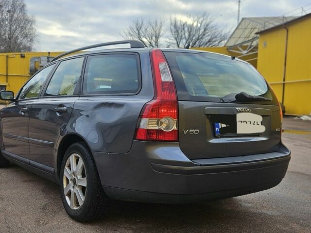 Серый Вольво В50, объемом двигателя 2 л и пробегом 360 тыс. км за 2550 $, фото 2 на Automoto.ua