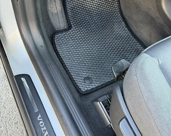 Серый Вольво В50, объемом двигателя 1.56 л и пробегом 350 тыс. км за 5230 $, фото 7 на Automoto.ua