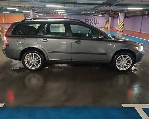 Серый Вольво В50, объемом двигателя 2 л и пробегом 305 тыс. км за 5400 $, фото 3 на Automoto.ua