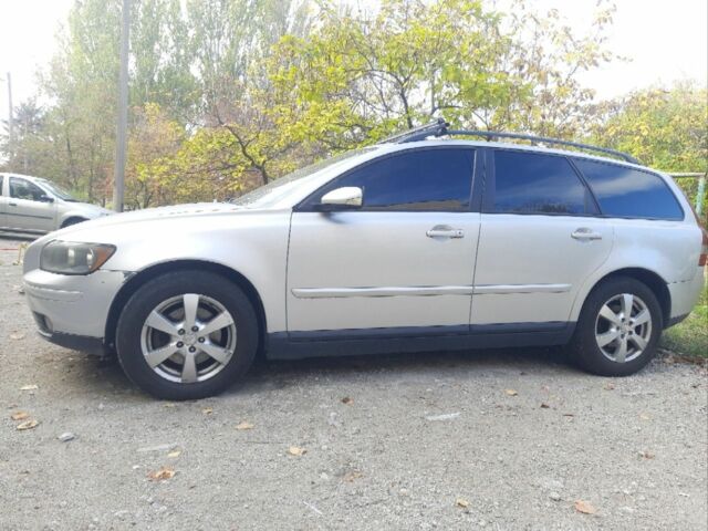 Сірий Вольво V50, об'ємом двигуна 2 л та пробігом 270 тис. км за 4800 $, фото 2 на Automoto.ua